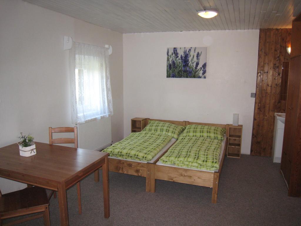 Chata Viktorka Pec pod Snezkou Room photo
